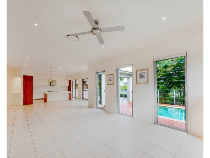 12 Ferrymans Court, Helensvale QLD 4212