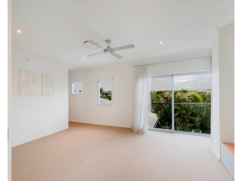 12 Ferrymans Court, Helensvale QLD 4212