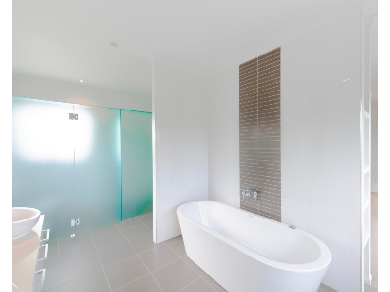 12 Ferrymans Court, Helensvale QLD 4212