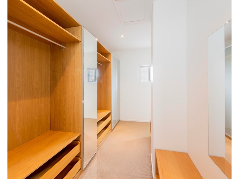 12 Ferrymans Court, Helensvale QLD 4212