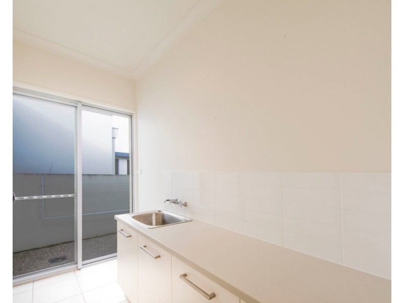 12 Ferrymans Court, Helensvale QLD 4212