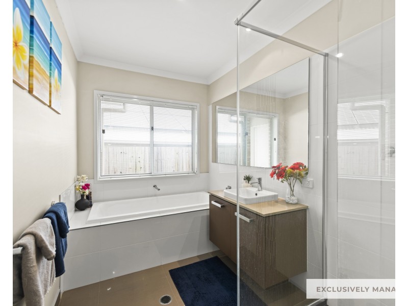 71 Mapleton Drive, North Lakes QLD 4509