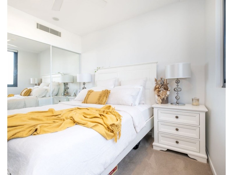 2054/123 Cavendish Road, Coorparoo QLD 4151