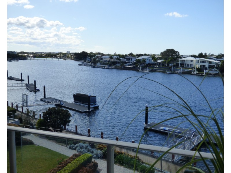 13/7 Grand Parade, Kawana Island QLD 4575