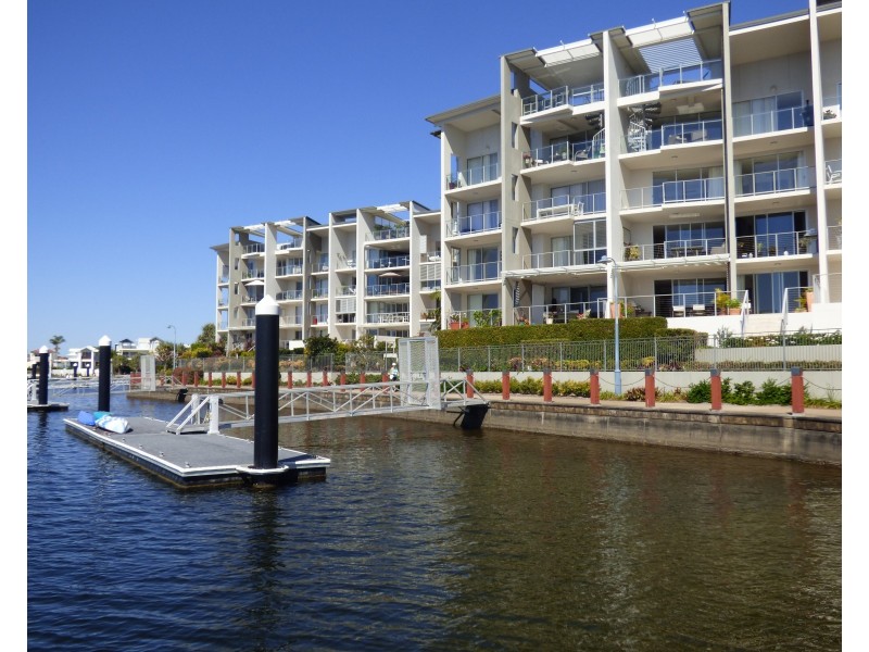 13/7 Grand Parade, Kawana Island QLD 4575