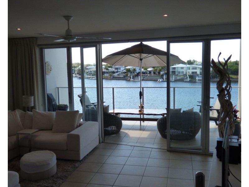 13/7 Grand Parade, Kawana Island QLD 4575