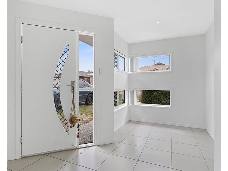 19 Ravensbourne Circuit, Waterford QLD 4133