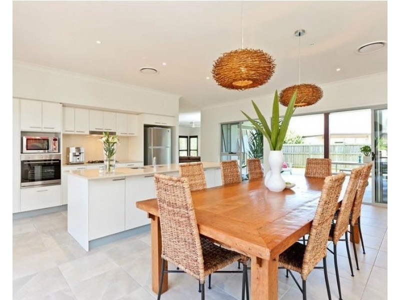 11 Franklin Street, Wakerley QLD 4154