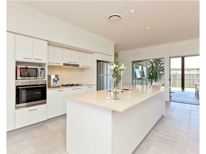 11 Franklin Street, Wakerley QLD 4154