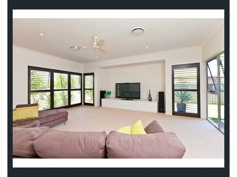 11 Franklin Street, Wakerley QLD 4154