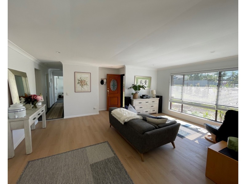 20 Canterbury Chase, Ashmore QLD 4214