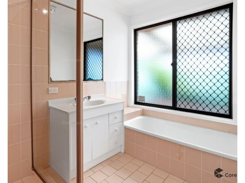 20 Canterbury Chase, Ashmore QLD 4214