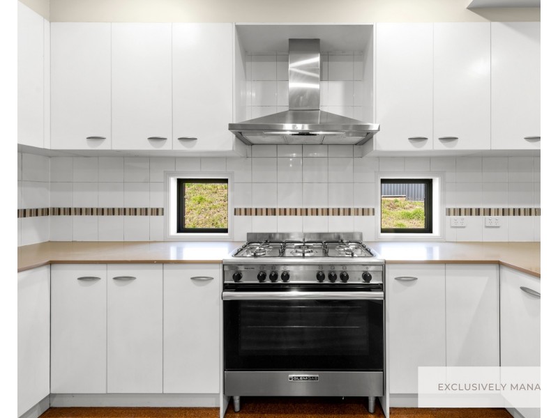 142 Buranda Road, Clear Mountain QLD 4500