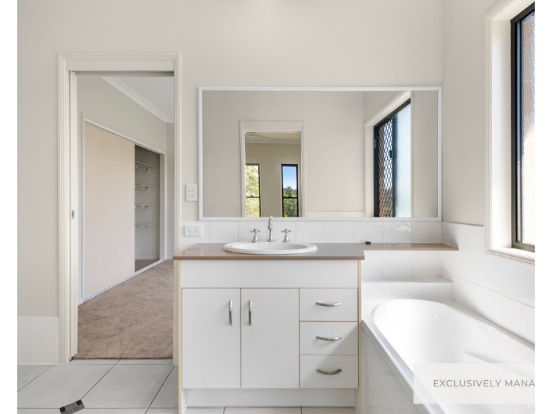 142 Buranda Road, Clear Mountain QLD 4500