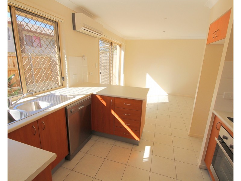 03/06 Canton Court, Manly West QLD 4179