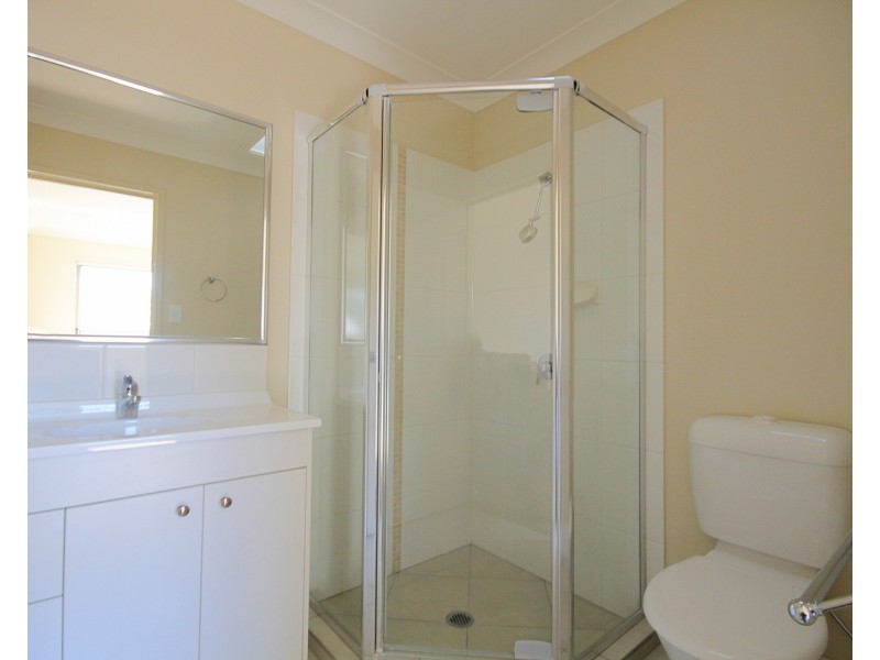 03/06 Canton Court, Manly West QLD 4179