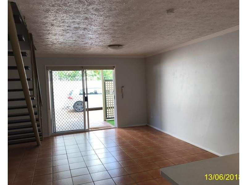 2/79 BAYVIEW STREET, Runaway Bay QLD 4216