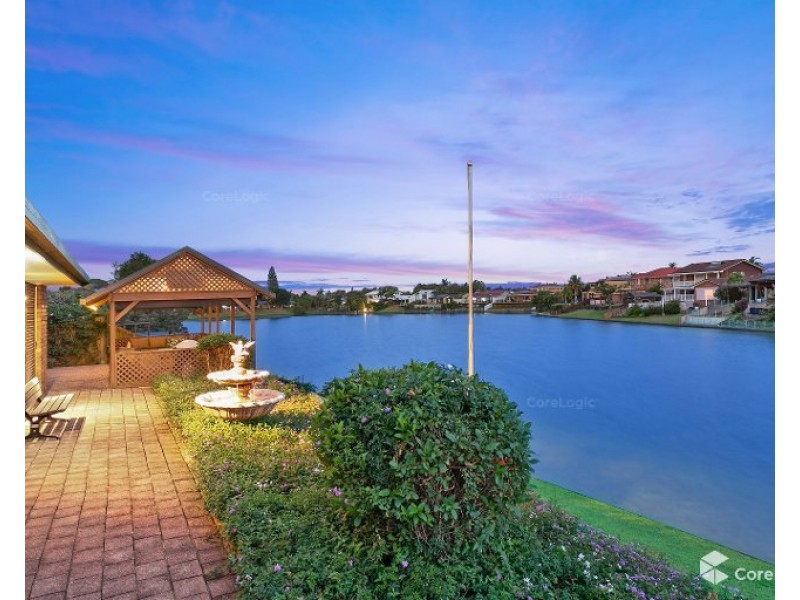 64 Wild Duck Dr, Mermaid Waters QLD 4218