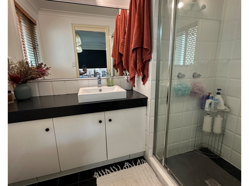 15 Wardoo Street, Southport QLD 4215