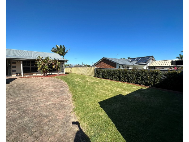 15 Wardoo Street, Southport QLD 4215