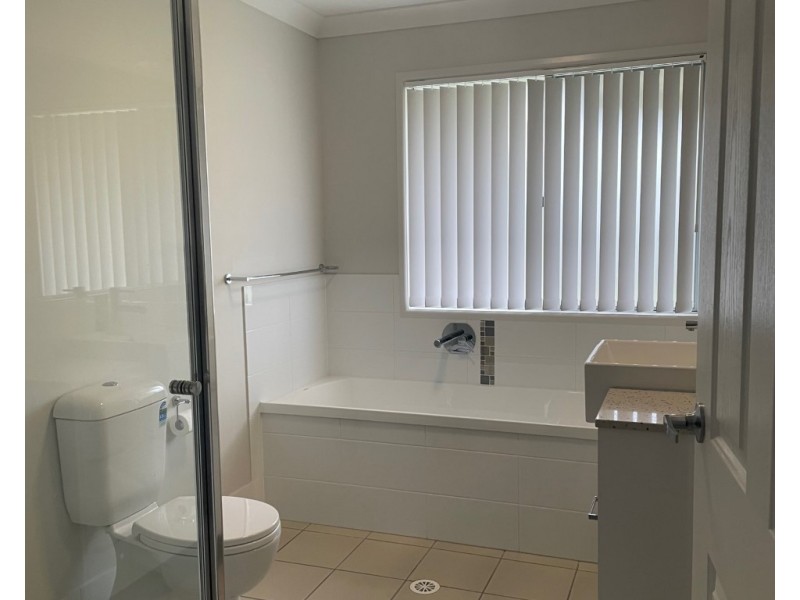 2/12 Montrose Ave, Bethania QLD 4205