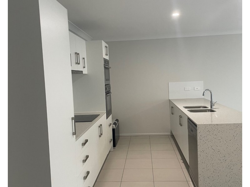 2/12 Montrose Ave, Bethania QLD 4205