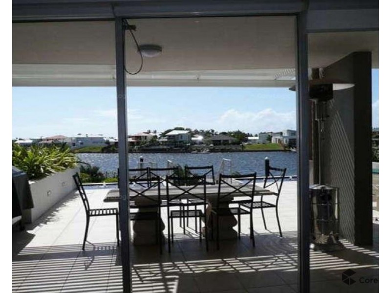 24/7 Grand Parade, Parrearra QLD 4575