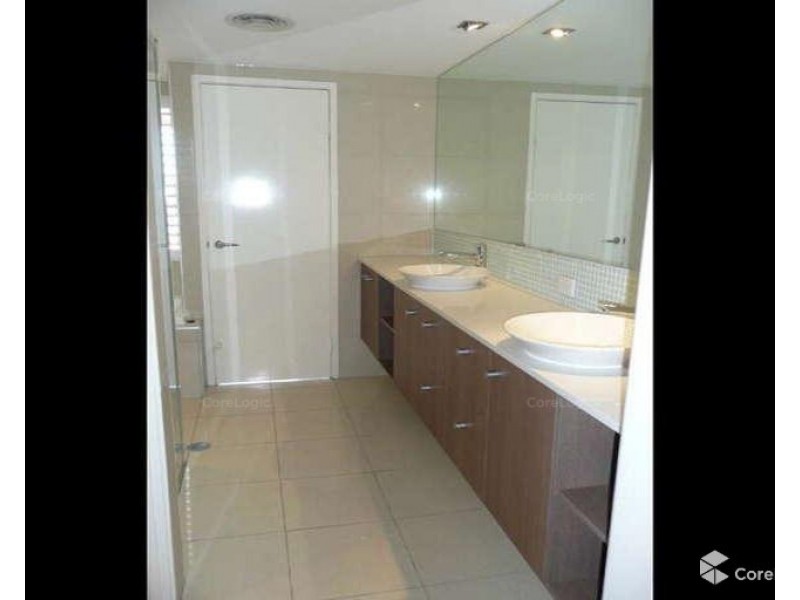 24/7 Grand Parade, Parrearra QLD 4575
