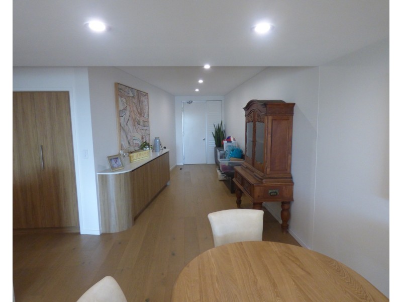 24/7 Grand Parade, Parrearra QLD 4575
