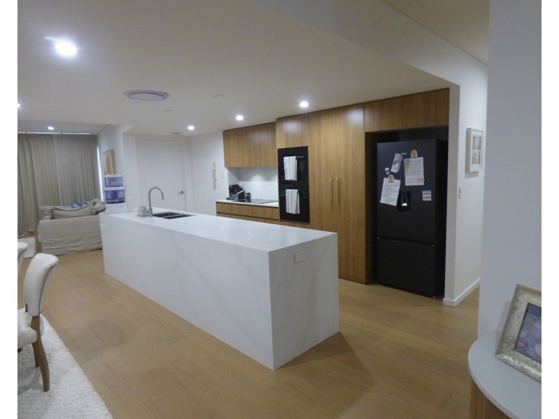 24/7 Grand Parade, Parrearra QLD 4575