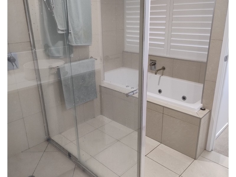 24/7 Grand Parade, Parrearra QLD 4575