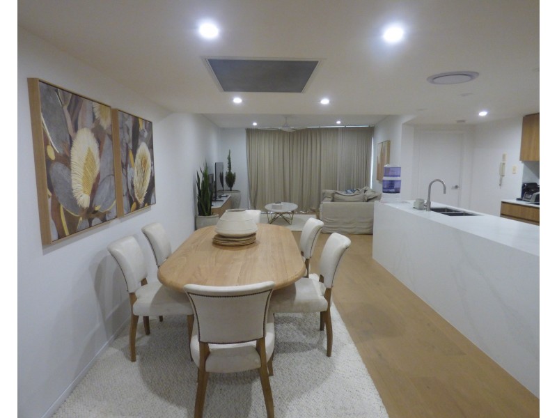 24/7 Grand Parade, Parrearra QLD 4575