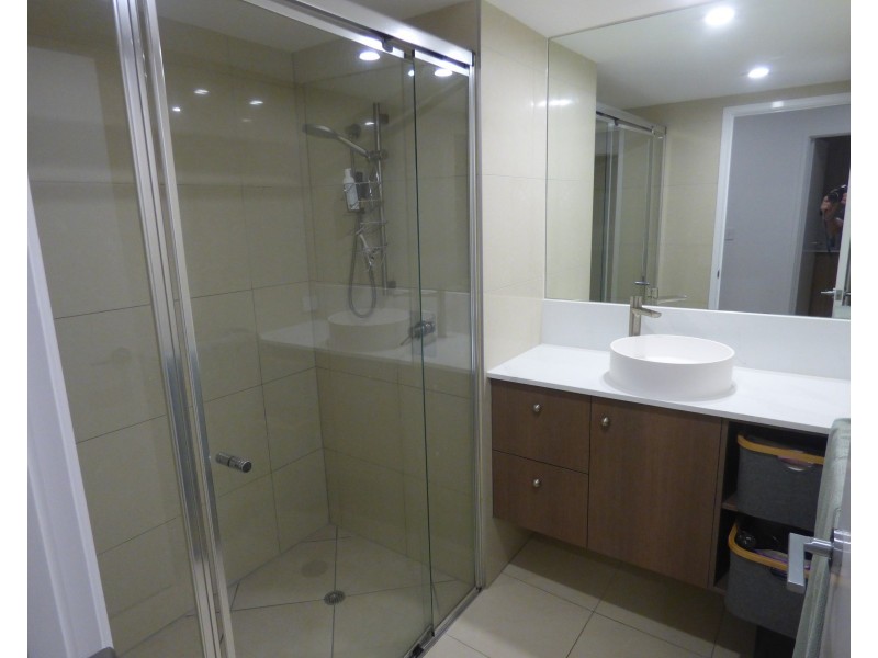 24/7 Grand Parade, Parrearra QLD 4575