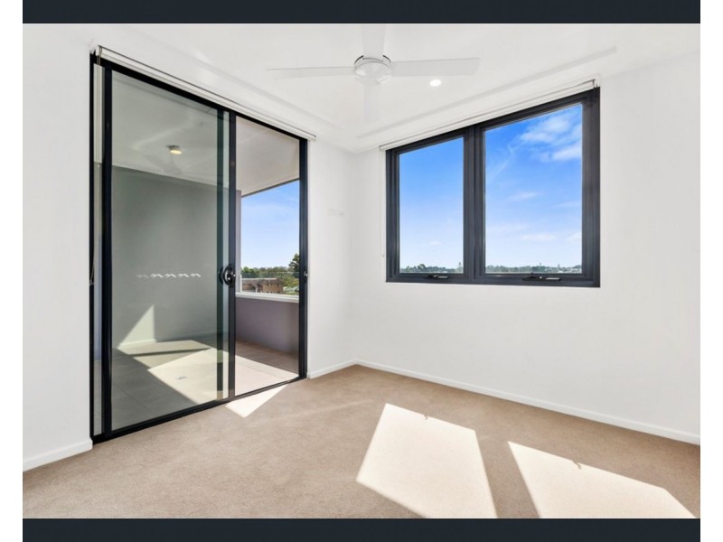 1094/123 Cavendish Road, Coorparoo QLD 4151