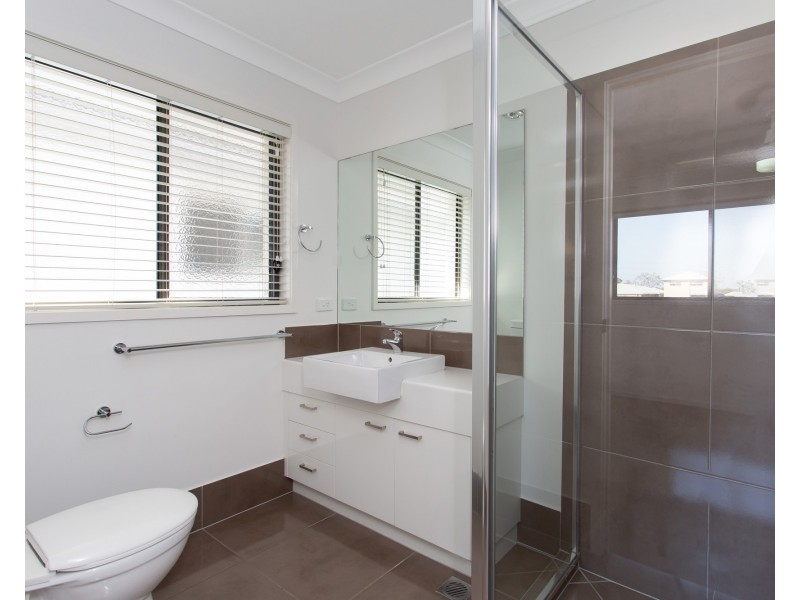60 Grahams Rd, Strathpine QLD 4500