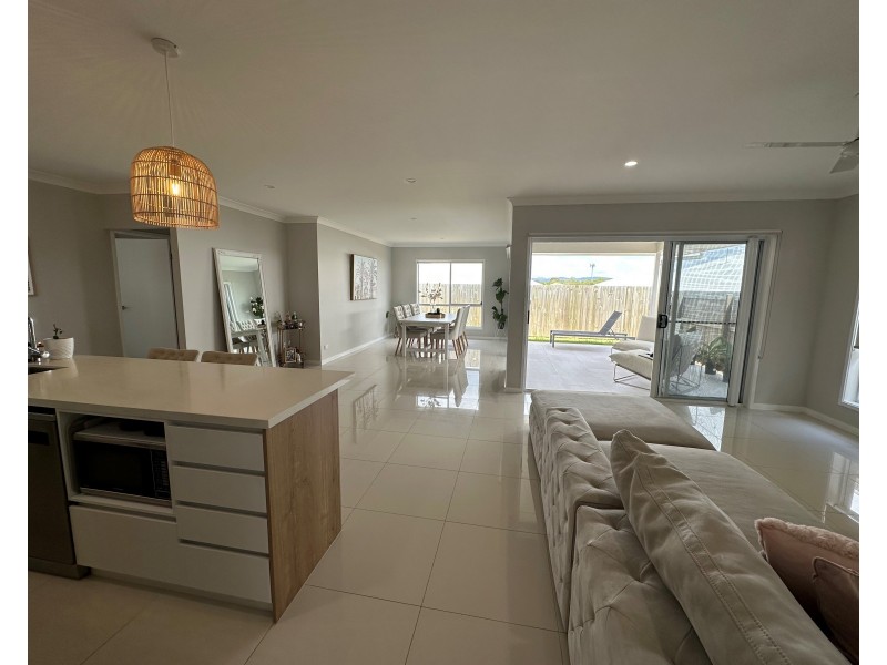 8 Lee Street, Pimpama QLD 4209