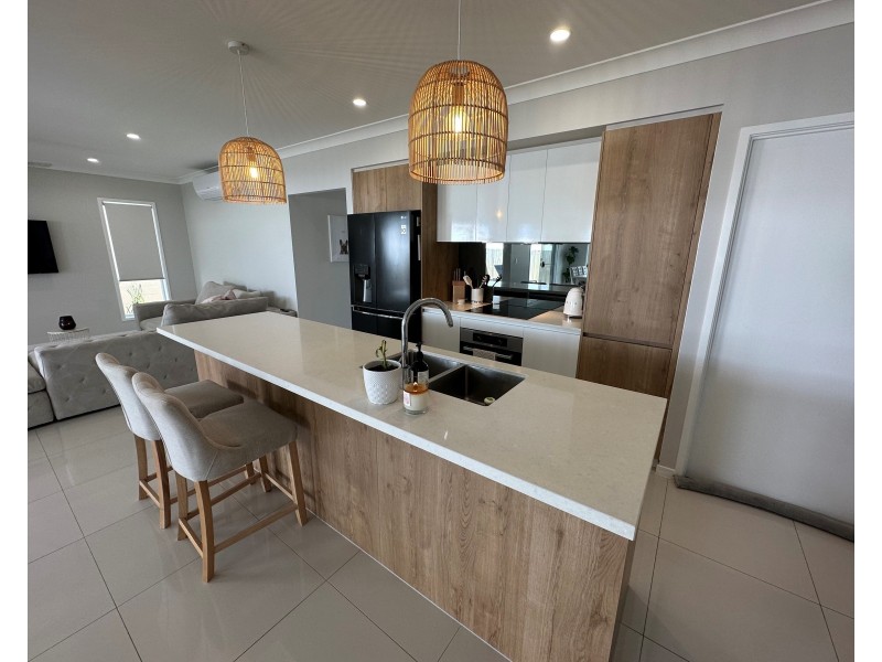 8 Lee Street, Pimpama QLD 4209