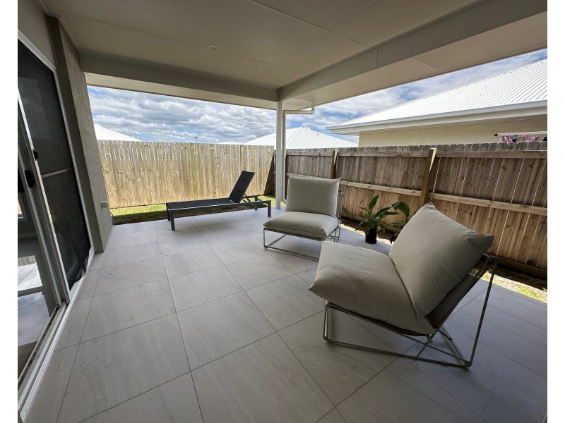 8 Lee Street, Pimpama QLD 4209