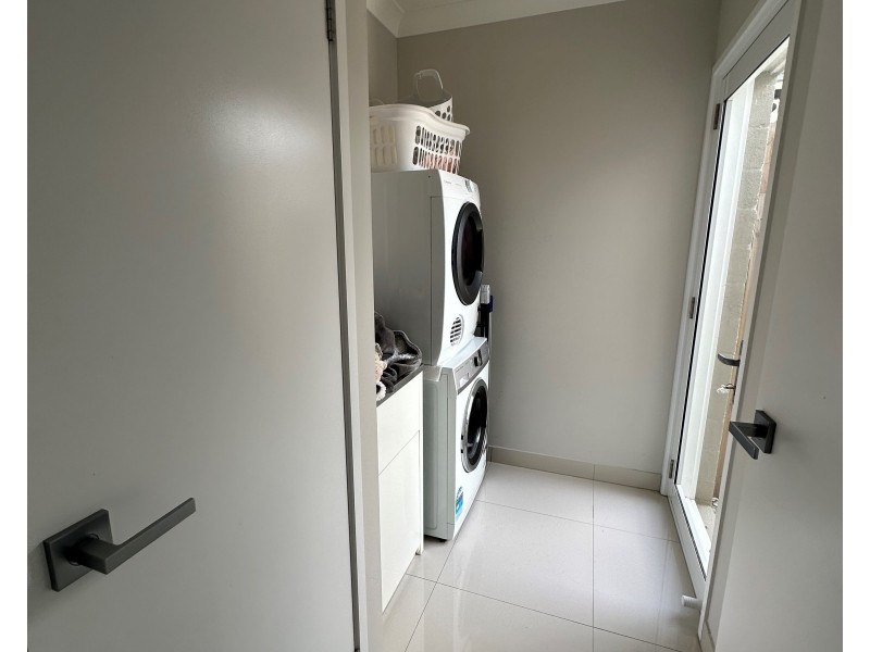 8 Lee Street, Pimpama QLD 4209