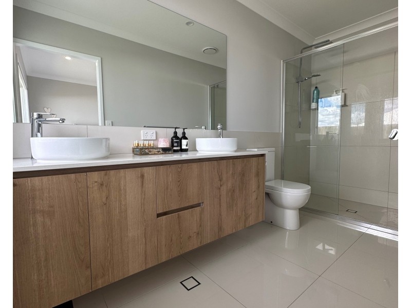 8 Lee Street, Pimpama QLD 4209