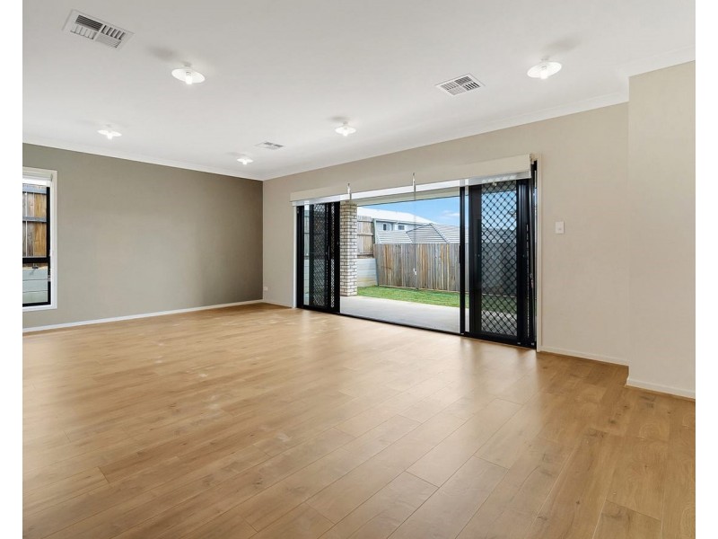 45 Helsinki Street, Spring Mountain QLD 4124