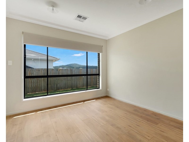 45 Helsinki Street, Spring Mountain QLD 4124