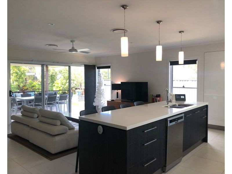 33 Hideaway street, Birtinya QLD 4575