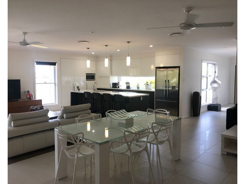 33 Hideaway street, Birtinya QLD 4575