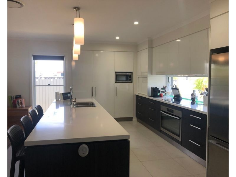 33 Hideaway street, Birtinya QLD 4575