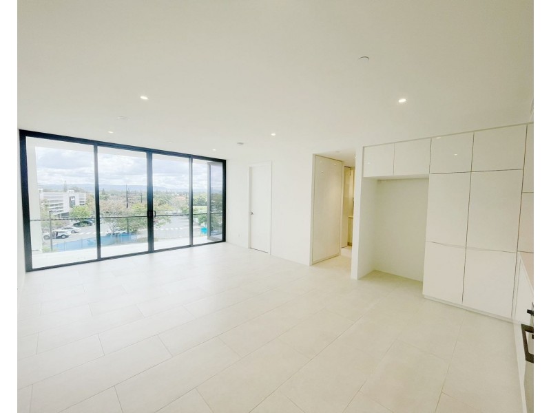 4304/24 The Lanes Boulevard, Mermaid Waters QLD 4218