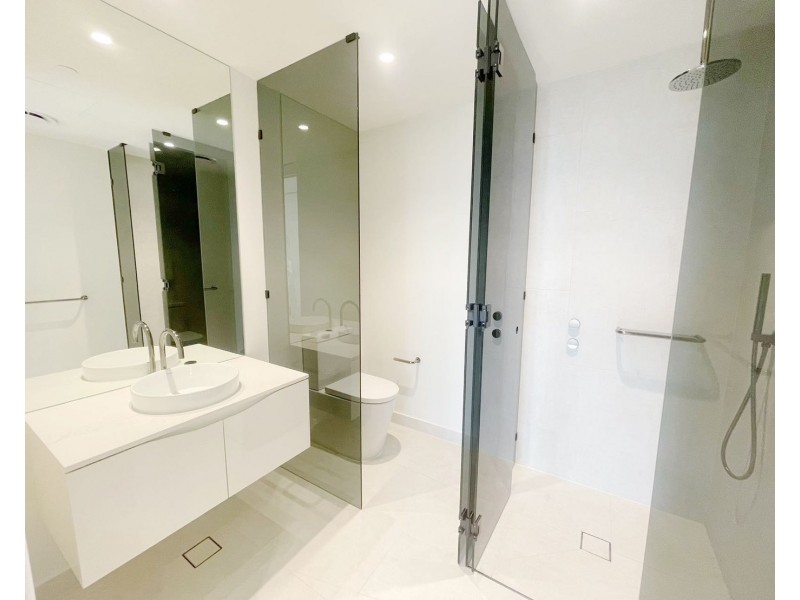 4304/24 The Lanes Boulevard, Mermaid Waters QLD 4218