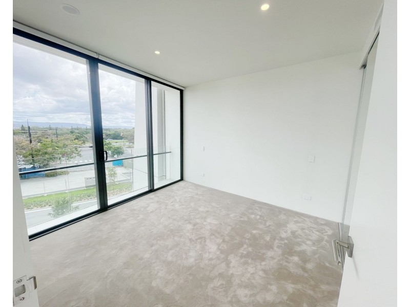 4304/24 The Lanes Boulevard, Mermaid Waters QLD 4218