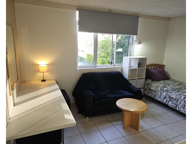 201/2 Barney Street, Southport QLD 4215