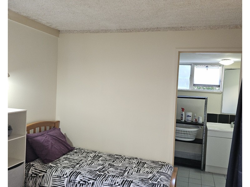 201/2 Barney Street, Southport QLD 4215